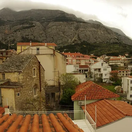 Appartement With Parking Space - 12063 Makarska